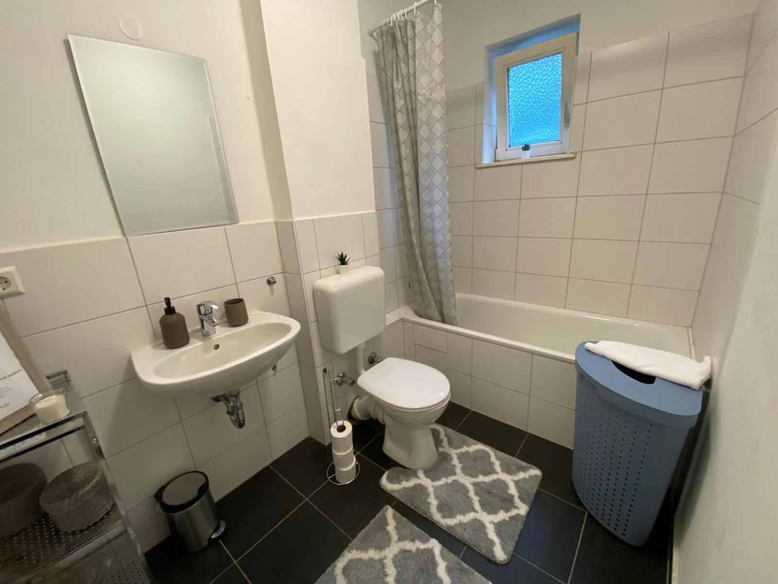 Zentrale 3-Zimmer Wohnung Mit Balkon - Perfekt Fuer Monteure Und Familien Neumünster Exteriér fotografie